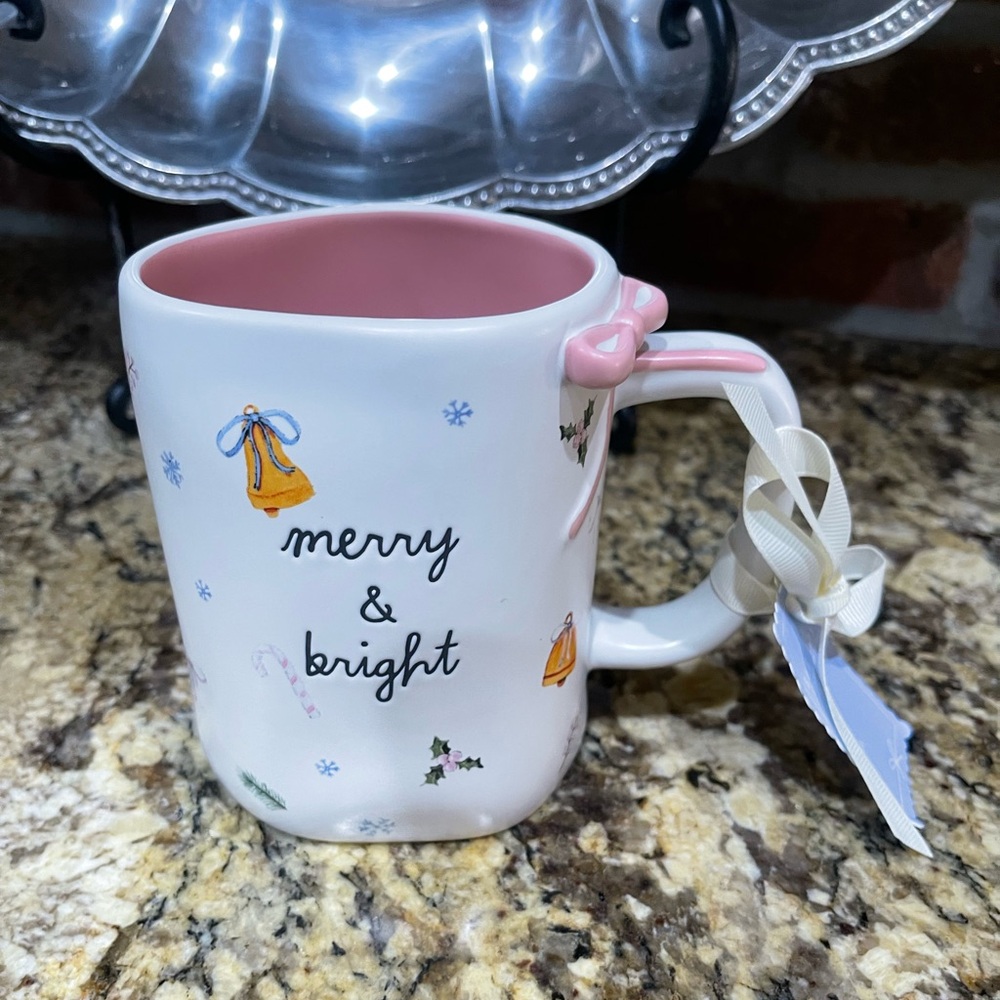 Rae Dunn MERRY & BRIGHT 19.5oz mug with 3d bow at top
of handle - Christmas 2025